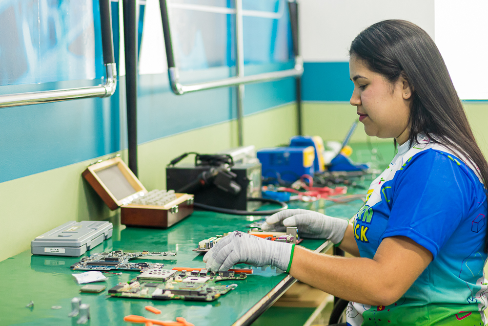 Imagem do curso de certificação de qualidade industrial com profissionais em aula